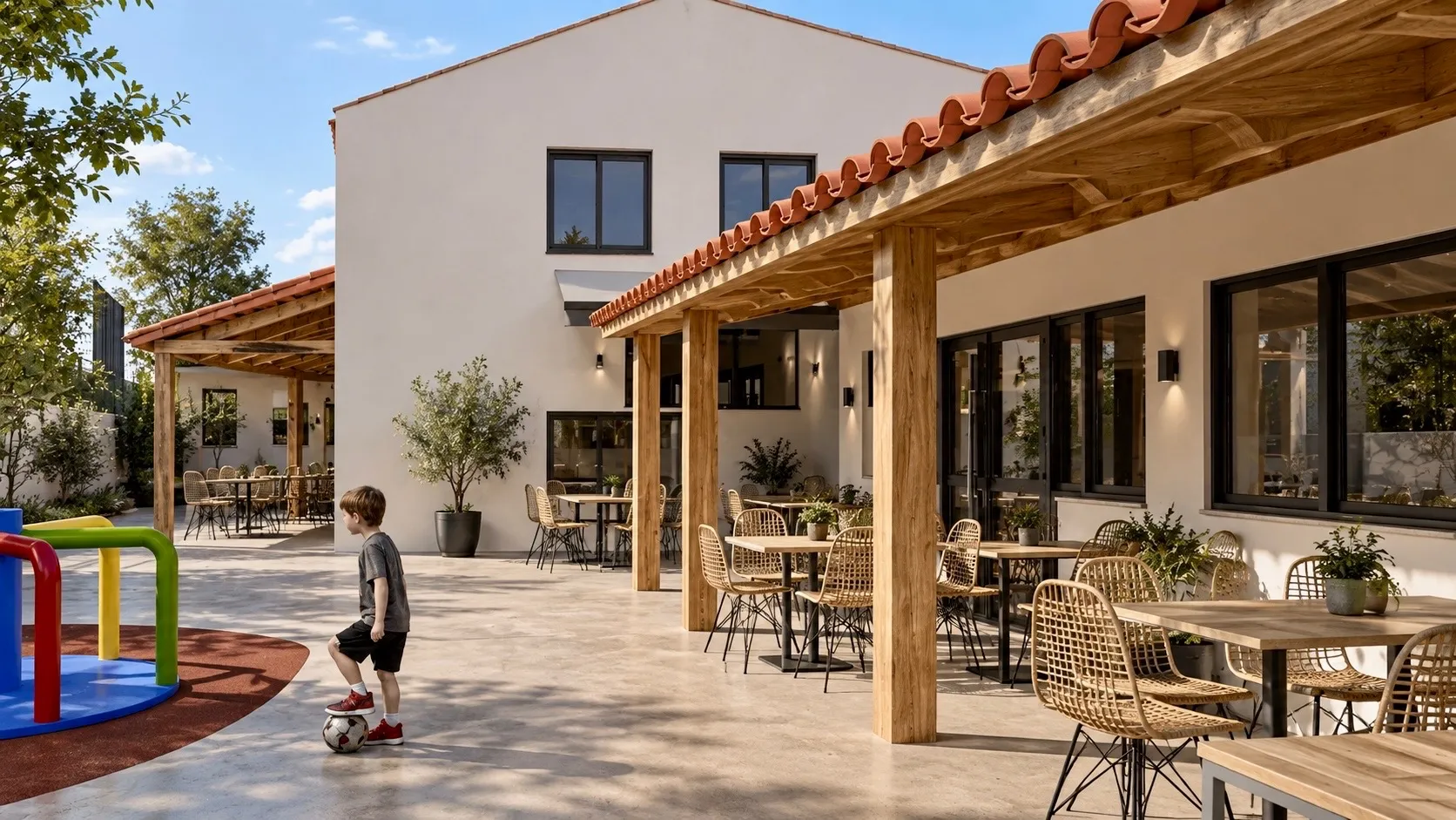 Porche de vigas de madera con mesas y sillas de fibra y zona infantil